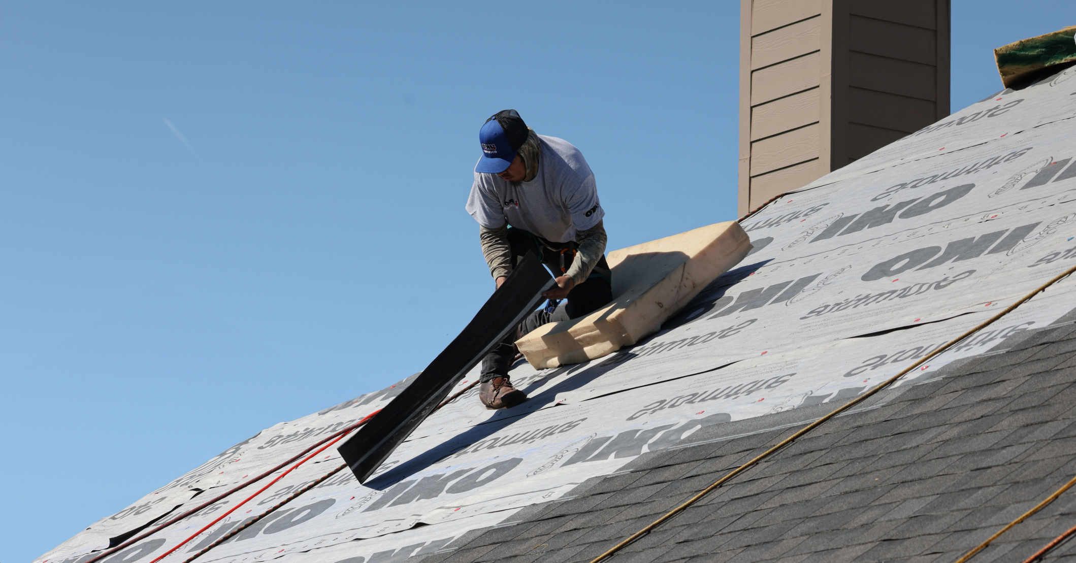 How a Roofing Contractor Delivers On Time Project Completion