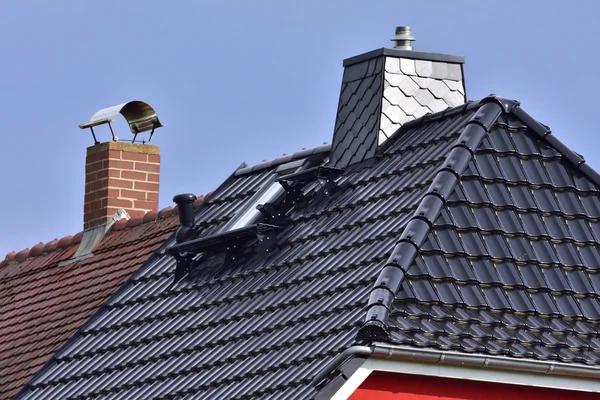What to Expect When Working With a Seattle Roofer