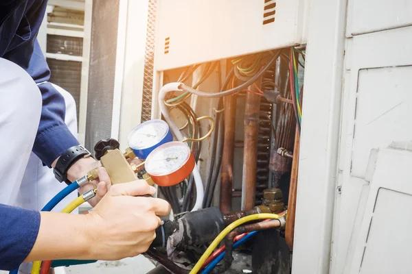 What Homeowners Should Know Before Booking Furnace Repair